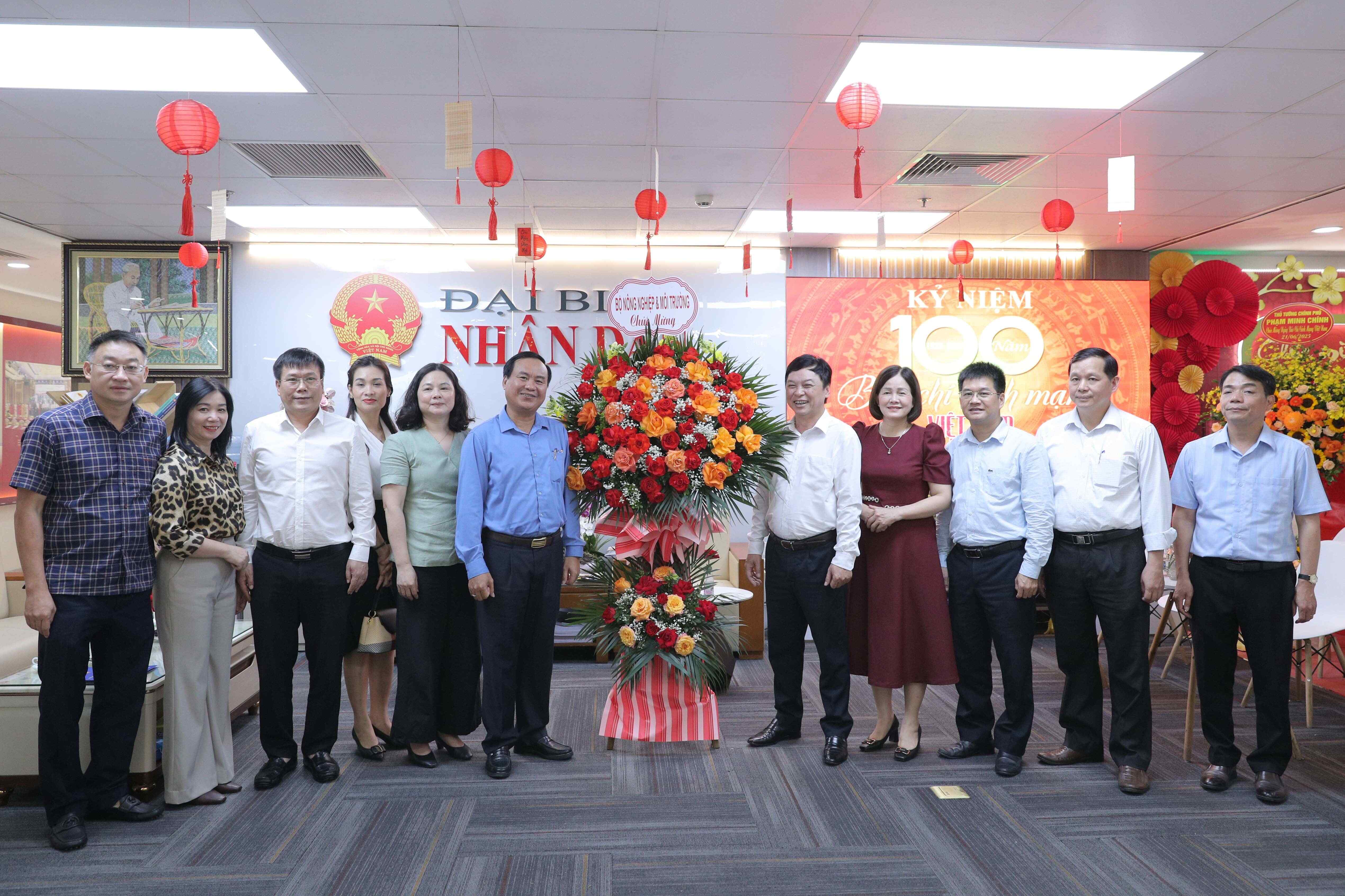 Thứ trưởng Bộ NN&MT Võ Văn Hưng chúc mừng Báo Đại biểu Nhân dân nhân kỷ niệm 100 Ngày Báo chí cách mạng Việt Nam